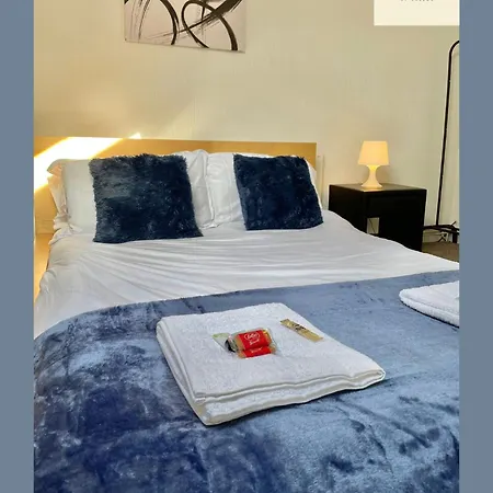Apartment Your Leeds Grand Theatre Getaway 4br House Leeds (West Yorkshire)
