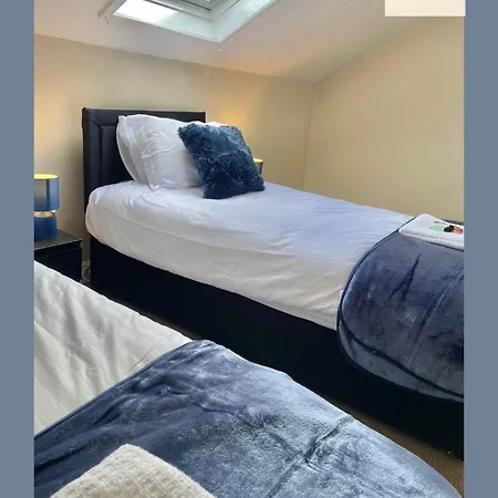 Apartment Your Leeds Grand Theatre Getaway 4br House Leeds (West Yorkshire)