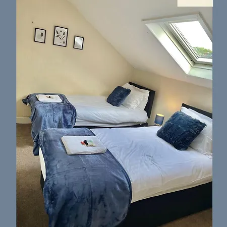 Your Leeds Grand Theatre Getaway 4br House *